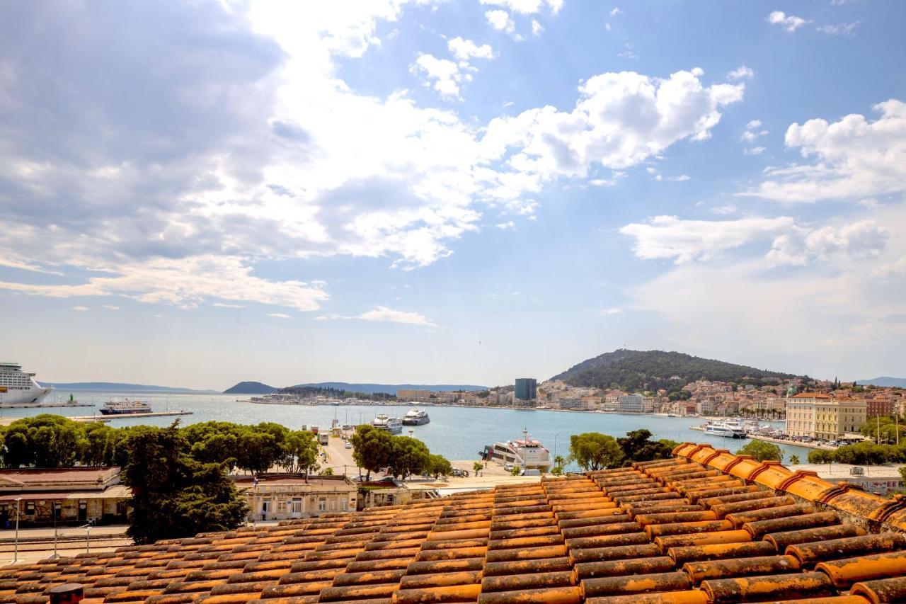 Luxury Apartment Olavia Rooftop Terrace & Seaview Split Bagian luar foto